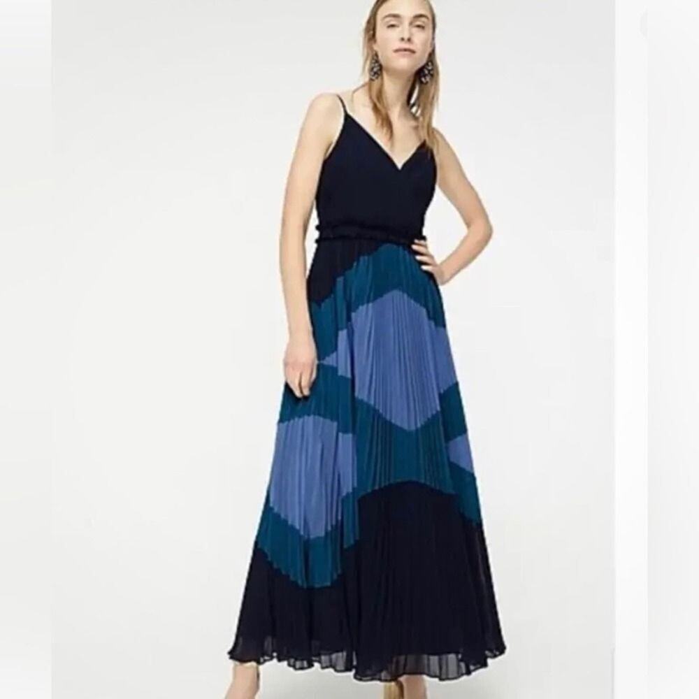 J.CREW PLEATED GEOMETRIC PRINT V PRINT SLEEVELESS MAXI DRESS SIZE 4‎